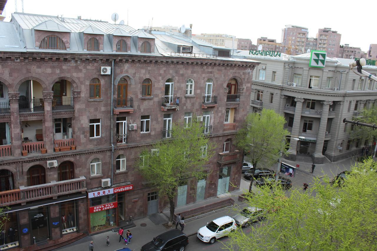 Super Location - Shared Bathroom And Kitchen Yerevan Exterior photo